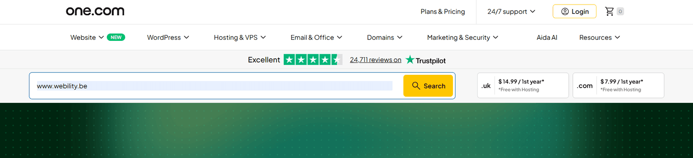 Page d'accueil de one.com avec la barre de recherche de nom de domaine